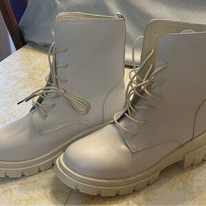 Women's Lace-Up Ankle Boots - Cream